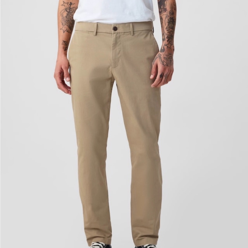 NWT GAP modern khakis in skinny fit. size 34 x 32